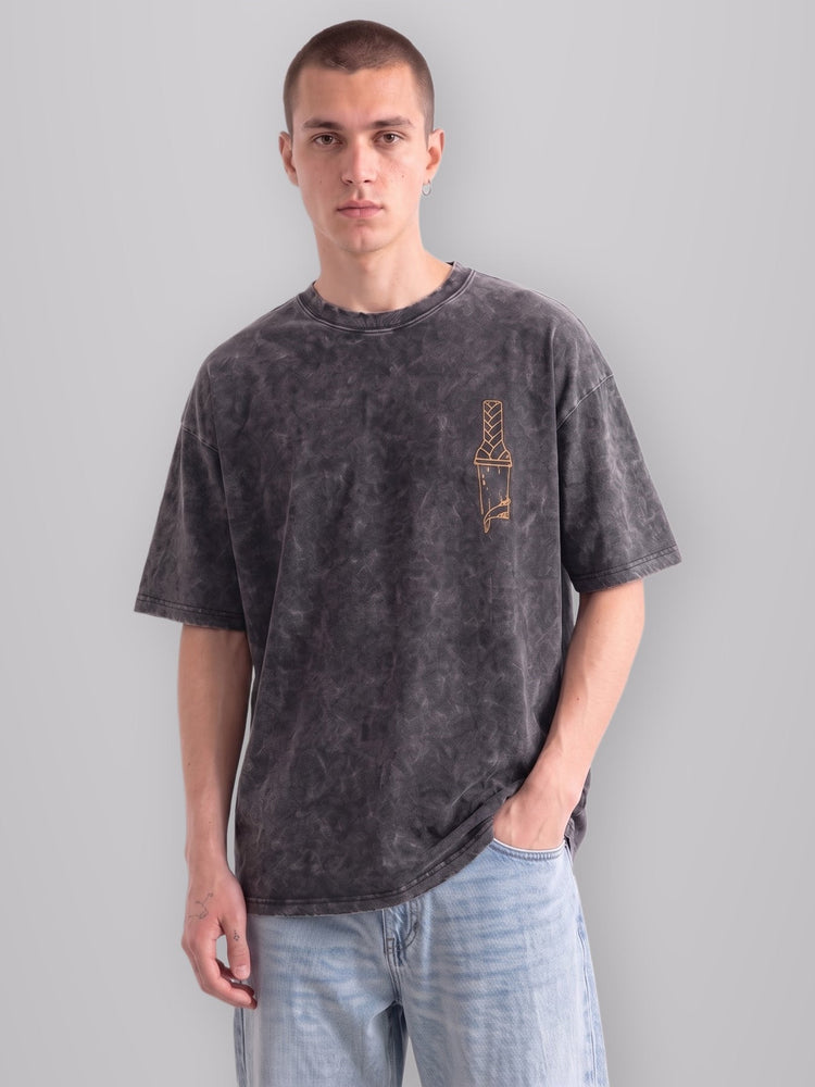 Northen Wanderer Oversize Vintage Tee worn by model