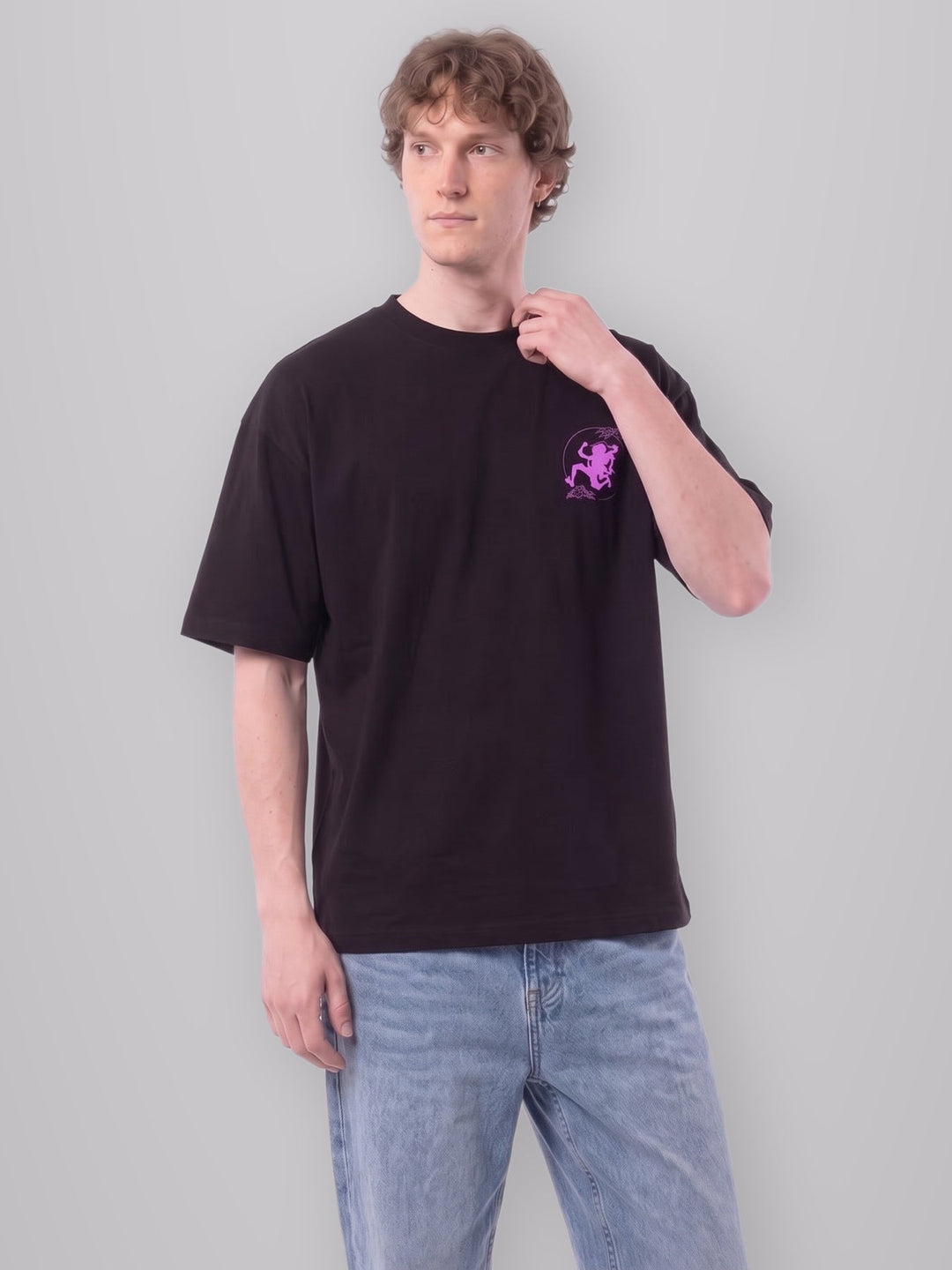 Unshaken King Oversize Tee worn by model