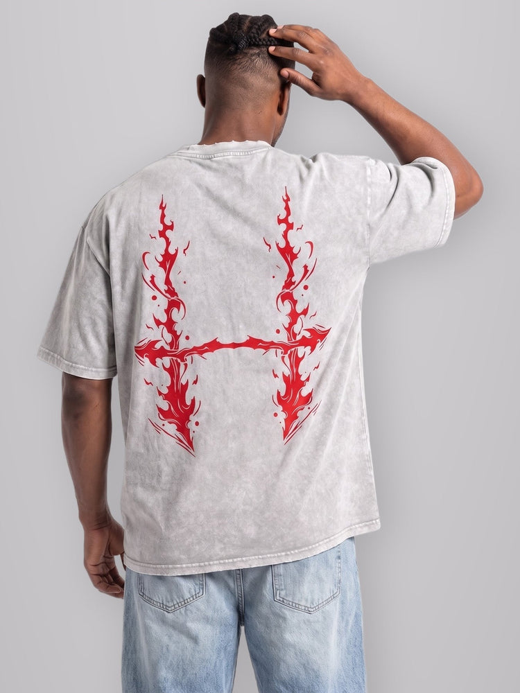 Blood Arrow 2-Sided Oversize Vintage Tee worn by model